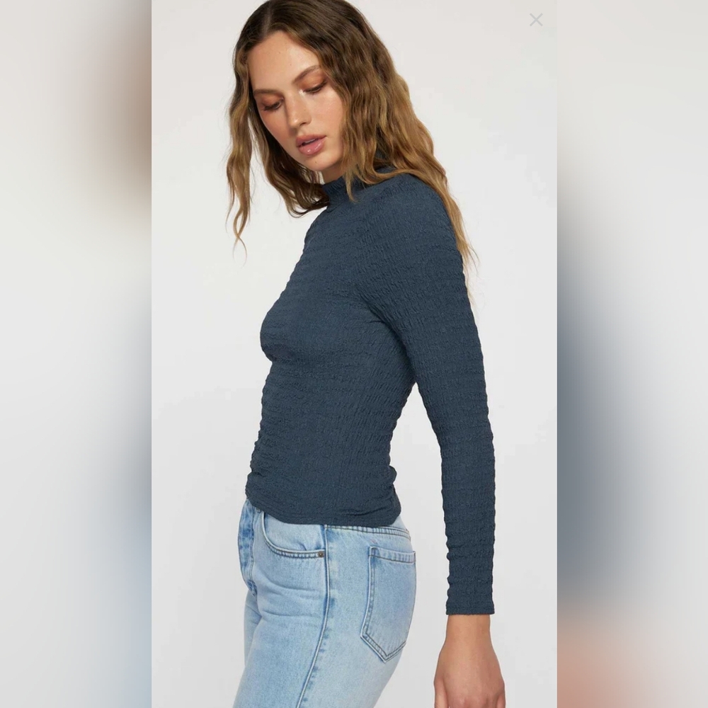 O'NEILL | Slate Roberta Longsleeves Top in Size Large
